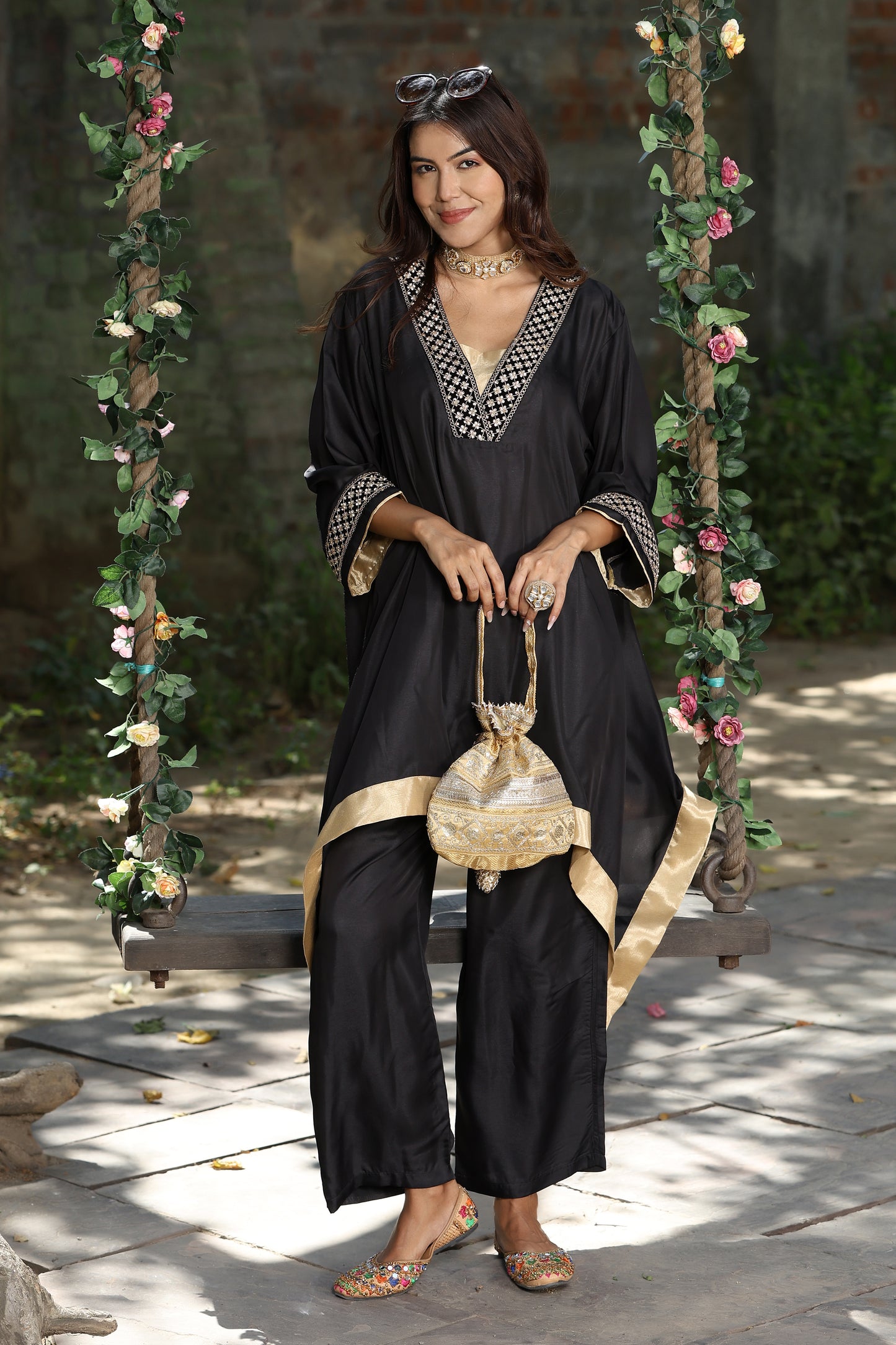 Emb Summer Cool Set Black With Cream Piping