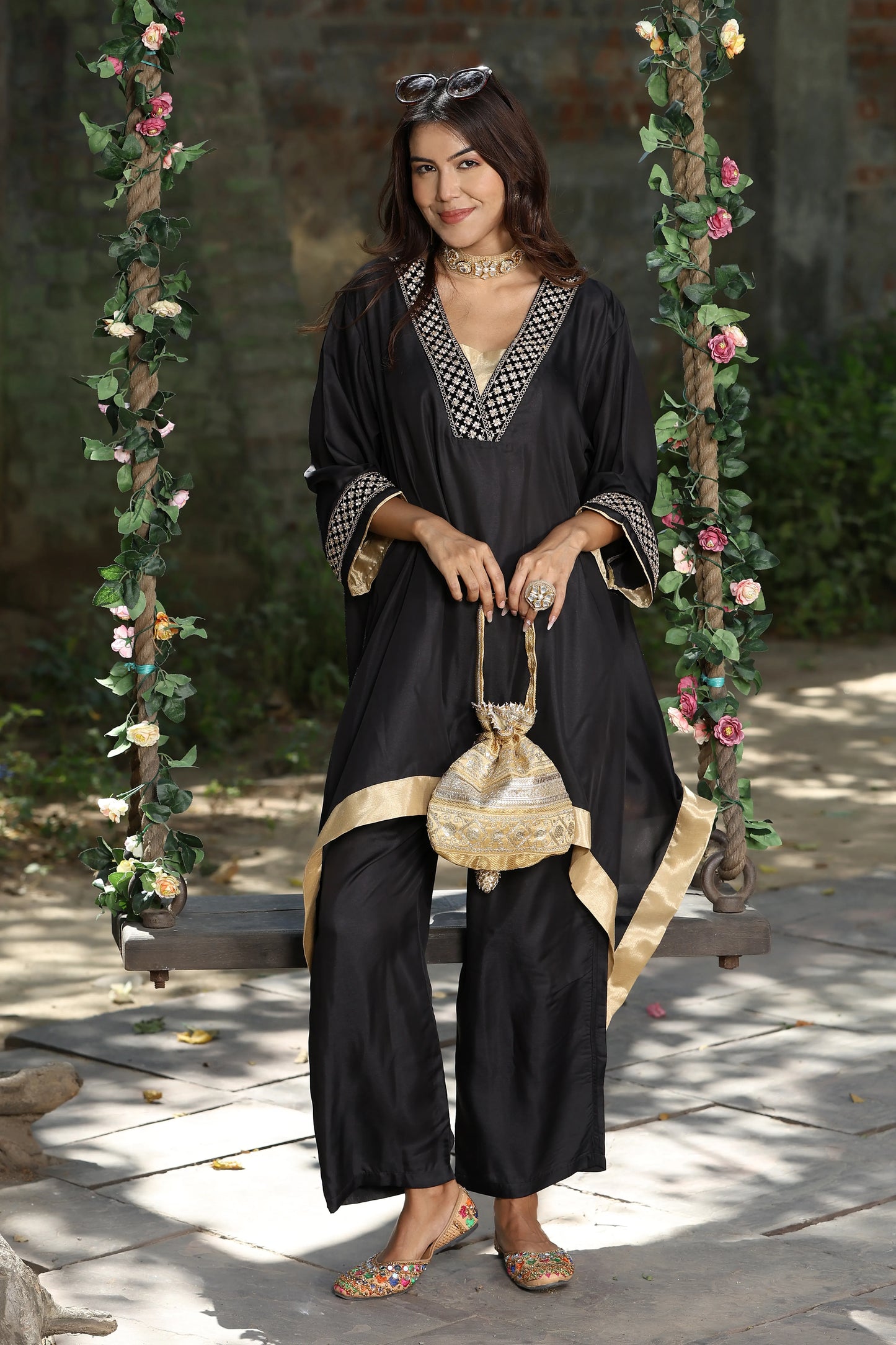Emb Summer Cool Set Black With Cream Piping